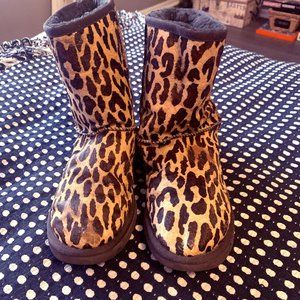 UGG Classic Short exotic w/cheetah